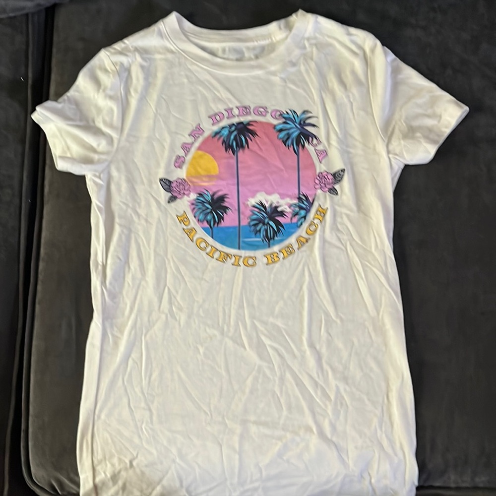 white aeropostale graphic tee